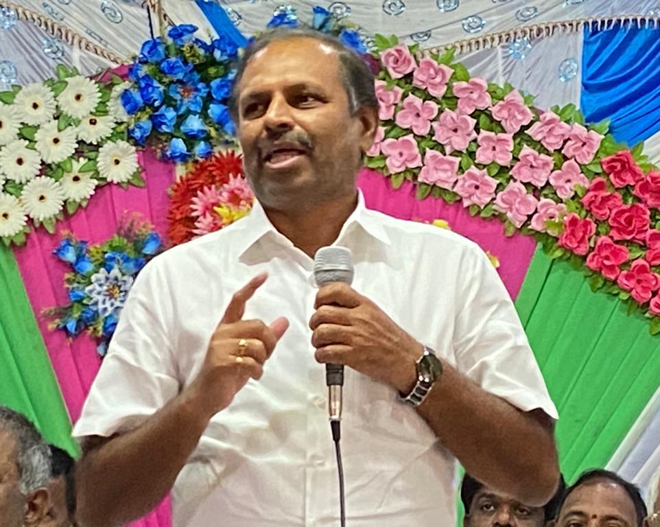 సమావేశంలో మాట్లాడుతున్న ఎమ్మెల్యే శ్రీకాంత్‌ రెడ్డి
