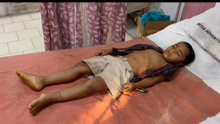 గోడకూలి ఎల్‌కెజి విద్యార్థి దుర్మరణం