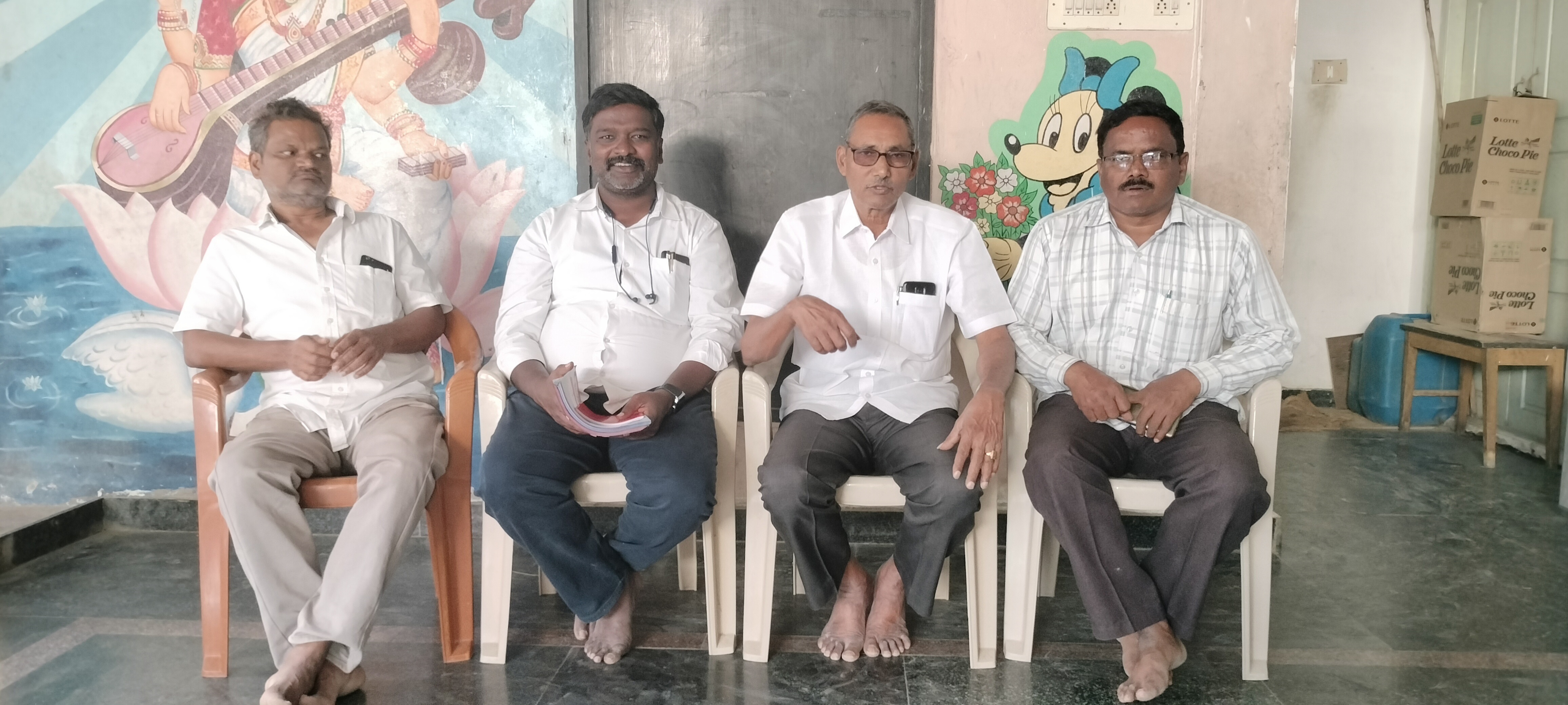 - సమావేశంలో మాట్లాడుతున్న మీగడ వెంకటేశ్వరరెడ్డి