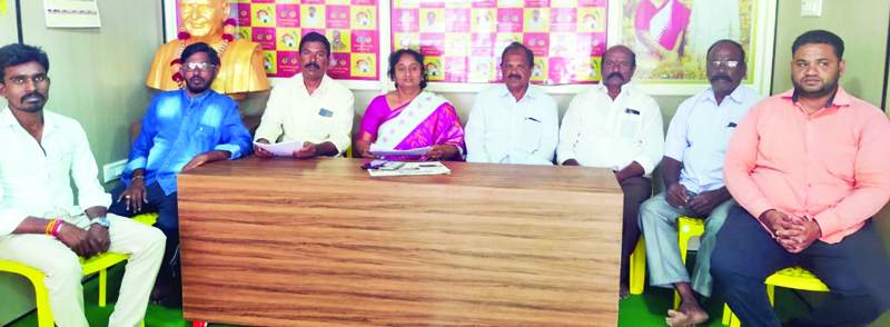  విలేకరులతో మాట్లాడుతున్న టిడిపి నాయకురాలు సవితమ్మ
