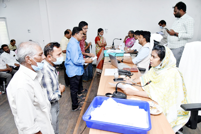 సమస్యల పరిష్కారమే ధ్యేయంగా పనిచేయాలి : కలెక్టర్‌