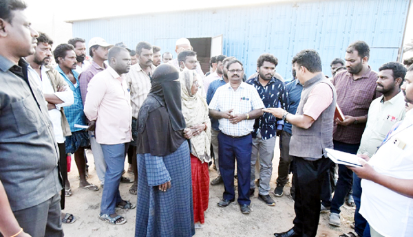 ఇళ్ల నిర్మాణాల్లో పురోగతి సాధించాలి : గిరీష