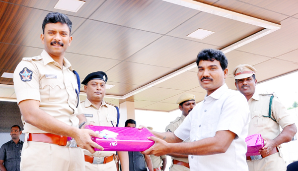 క్రమశిక్షణతో విధులు నిర్వర్తించాలి : ఎస్‌పి