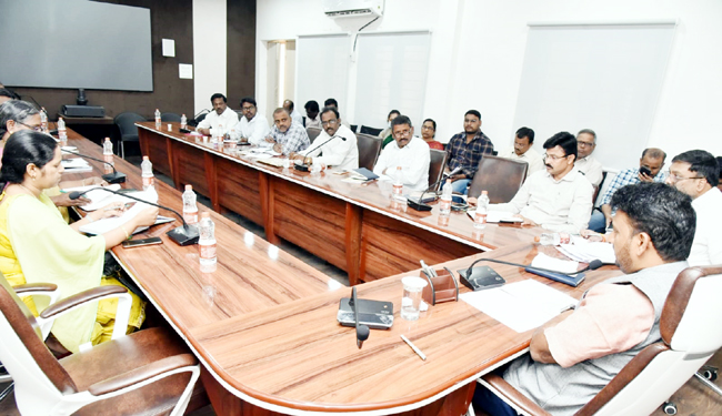 విధులు సమర్థవంతంగా నిర్వహించండి : కలెక్టర్‌