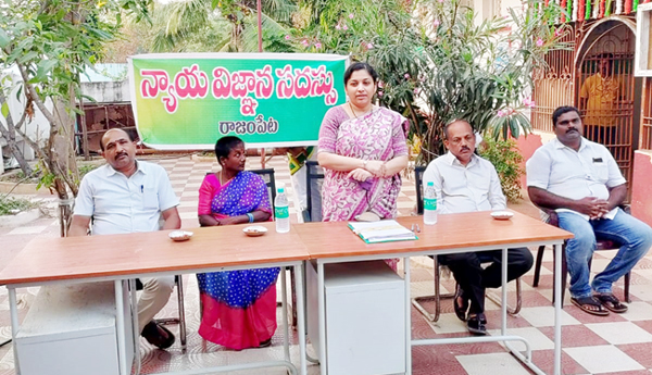 రాజీమార్గమే రాచమార్గం