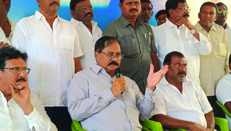 వీలైనంత త్వరగా ఇళ్ల పట్టాలు ఇప్పిస్తాం