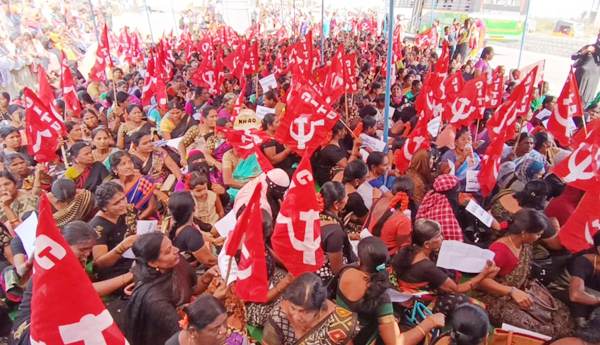 aganwadi-protest-rayachoti-collectorate
