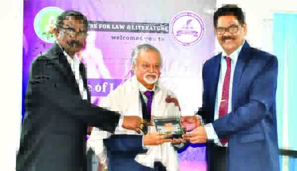 చట్టాన్ని అర్థం చేసుకోవడంలో సాహిత్యం పాత్ర కీలకం