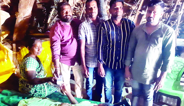 రోడ్డు ప్రమాదంలో గాయపడిన విద్యార్థినికి ఆర్థిక సహాయం