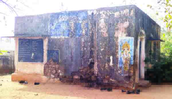 శిథిలావస్థలో పాఠశాల భవనం