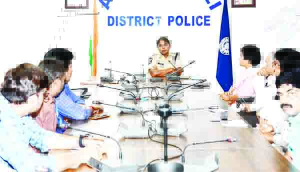 ఒత్తిడి లేని విద్య అందించాలి