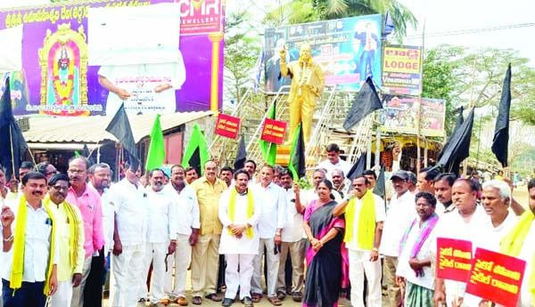 ప్రభుత్వ తీరుపై టిడిపి నిరసనలు