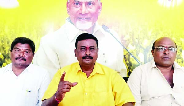 రాజధానిపై బూటకపు ప్రకటనలు మానుకోవాలి