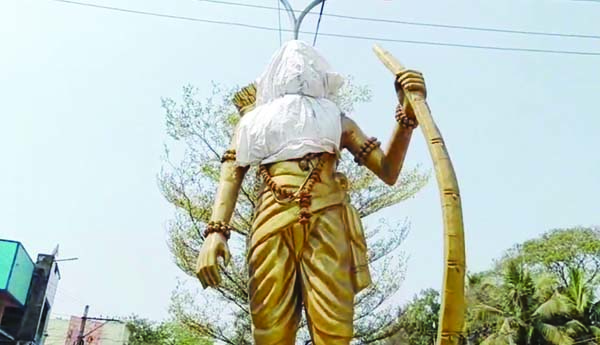 అల్లూరి విగ్రహానికి ముసుగు!