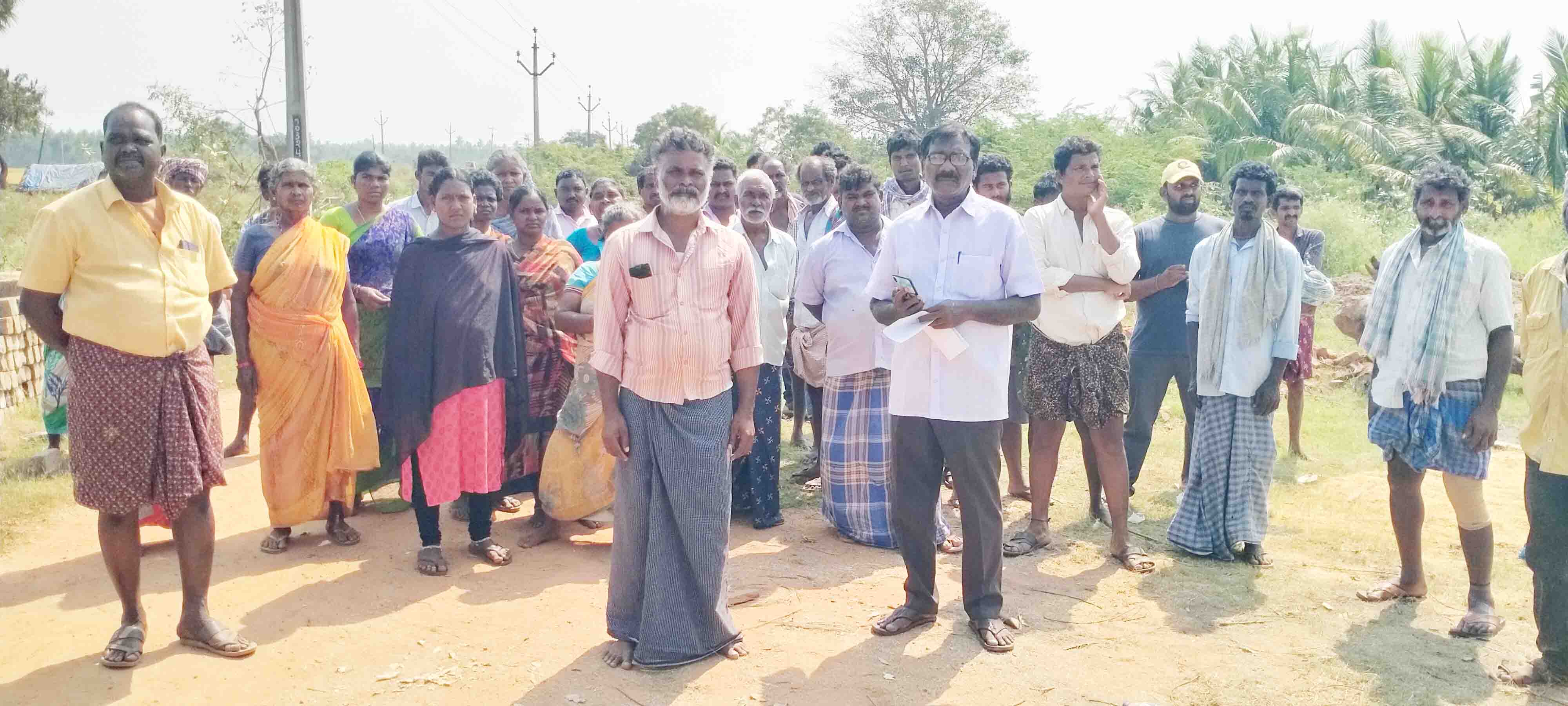ఆక్రమణలో రైస్‌మిల్‌కాలనీ శ్మశానం