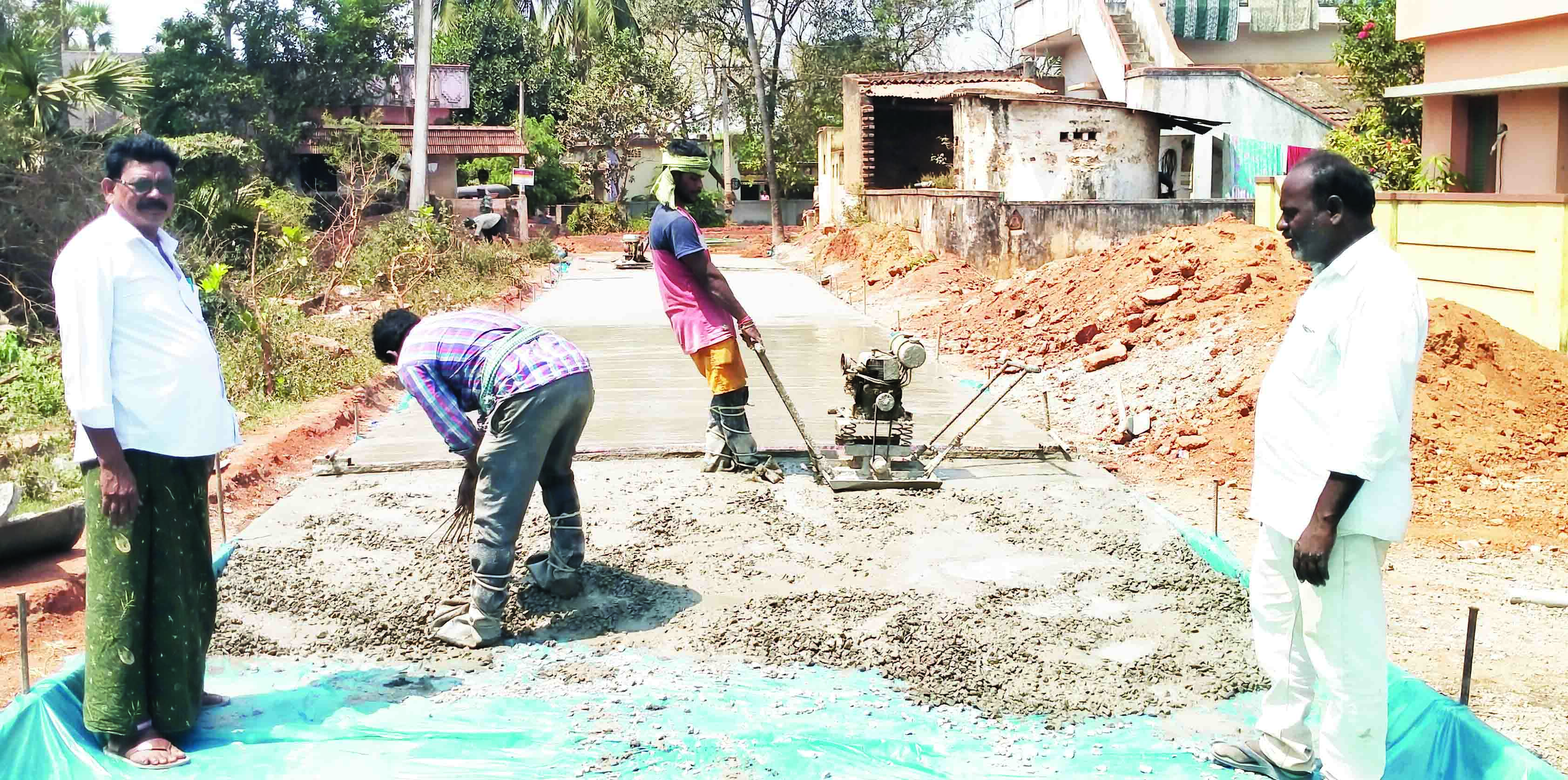 రోడ్డు పనులు పరిశీలన