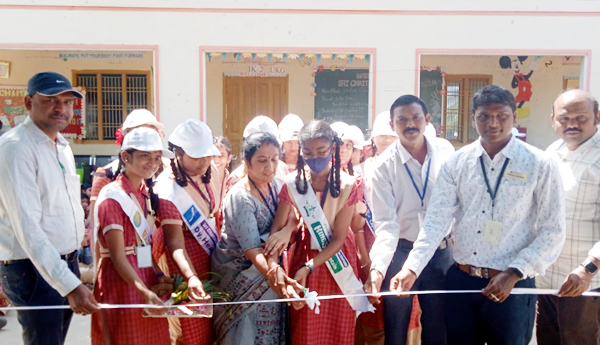 Students-should-develop-scientific-knowledge