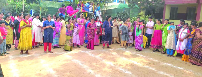 ఓవెల్‌ పాఠశాలలో 'ట్విలైట్‌ ఫియాస్ట్‌ ' వేడుకలు
