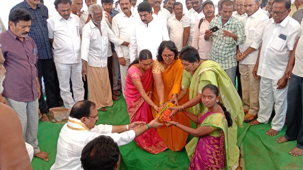 బిఎస్‌ఆర్‌ విగ్రహ ఏర్పాటుకు శంకుస్థాపన