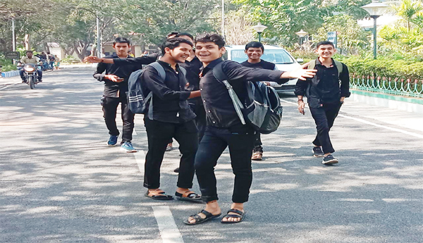 No-day-for-lovers-black-day-kiss-College-students-protest