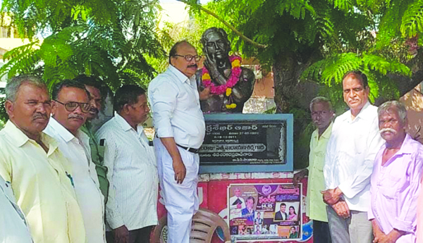 చంద్రశేఖర్‌ ఆజాద్‌కు నివాళి