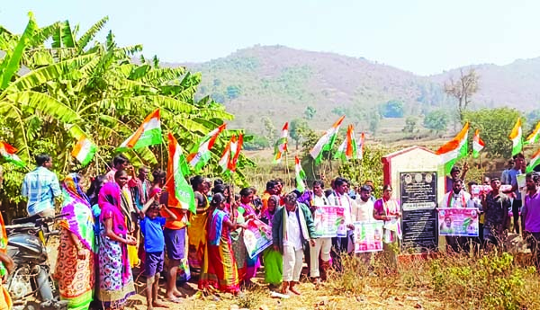 వంతెన నిర్మించాలని ఆందోళన