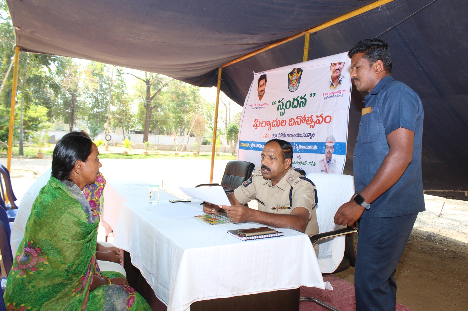  వినతుల స్వీకరిస్తున్న జిల్లా ఎస్పీ