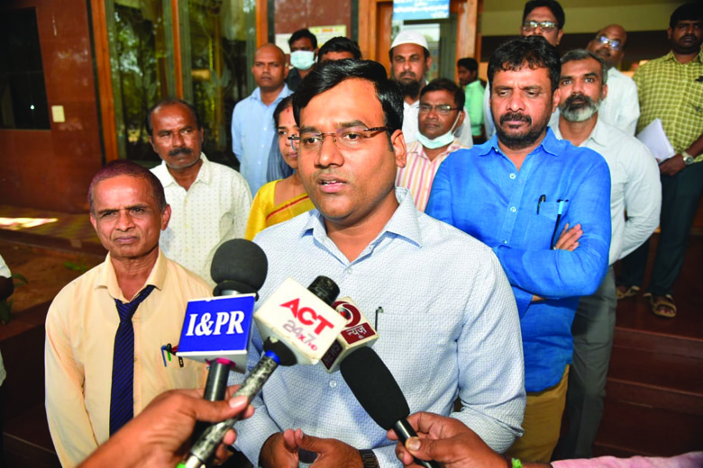 యువత పరిశోధనలపై దృష్టి సారించాలి