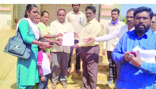 హెల్త్‌ అసిస్టెంట్ల రెన్యువల్‌కు వినతి