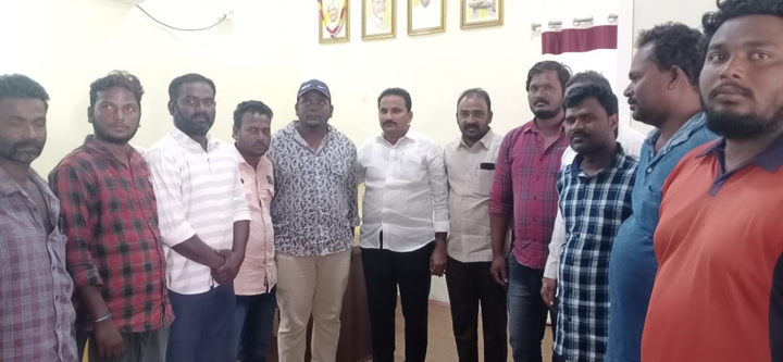 'ఇంటూరి' అభినందనలు