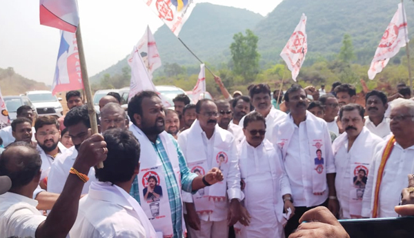 janasena-protest-on-visannapeta-lands