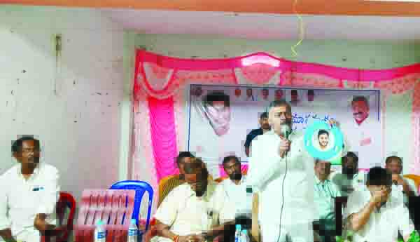 పధకాలను ప్రజల్లోకి తీసుకెళ్లాలి