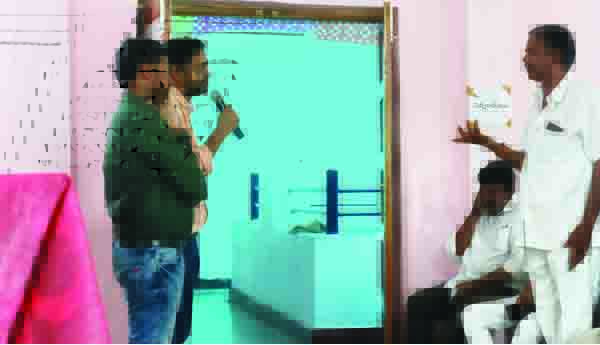 అధికారులపై ప్రజాప్రతినిధుల ఆగ్రహం