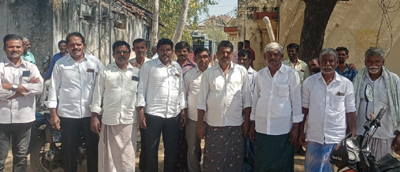  ముట్టడించిన రైతులు