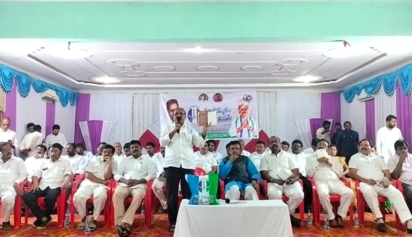 mla-meda-on-welfare-schemes