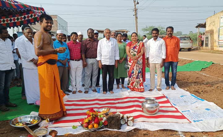 కాంప్లెక్స్‌ నిర్మాణానికి భూమి పూజ