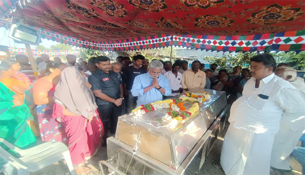 MLA-Monditoka-Jagan-Mohan-Rao-paid-tribute-to-Punnaiah