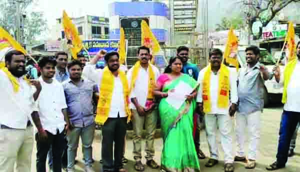 టిడిపి నేతల ఆందోళన