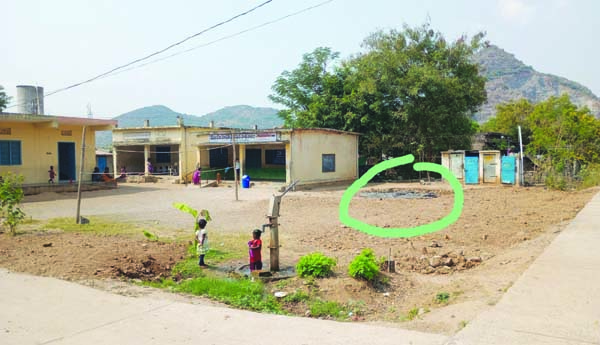 పాఠశాల ఆవరణలో దేవాలయం?