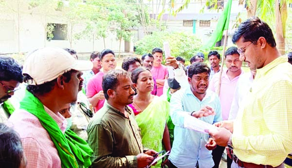 గిరిజన విద్యార్థుల మరణాలపై నిరసన