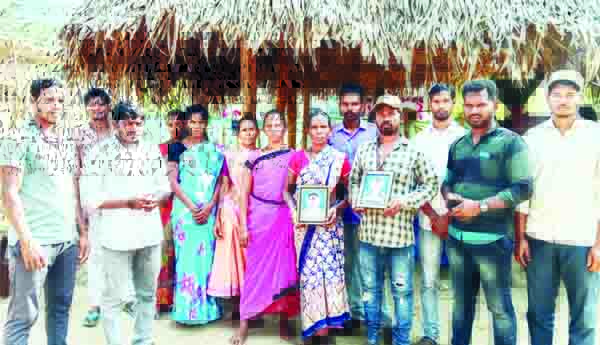 నష్టపరిహారం చెల్లించకపోవడంపై మృతుల కుటుంబాల నిరసన