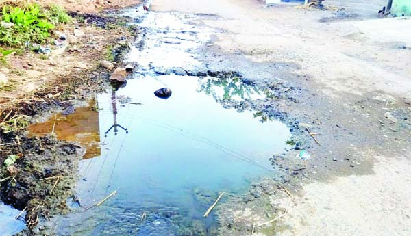 రోడ్లు అధ్వానం.. తాగునీటికి కటకట