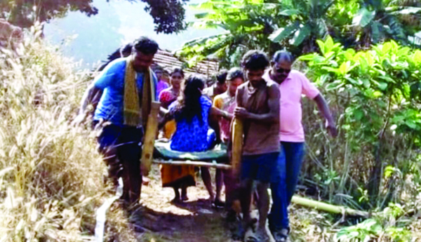 వైద్య సిబ్బంది చొరవతో ఆసుప్రతిలో ప్రసవం