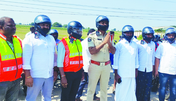 హెల్మెట్‌ లేని ప్రయాణం ప్రమాదకరం: ఎస్‌పి