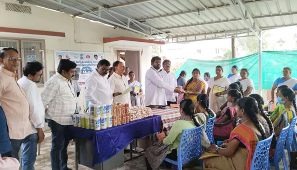 pregnant-womens-take-healthy-food