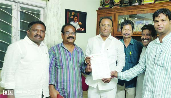 పాఠశాలల విలీన ప్రక్రియను ఆపాలి