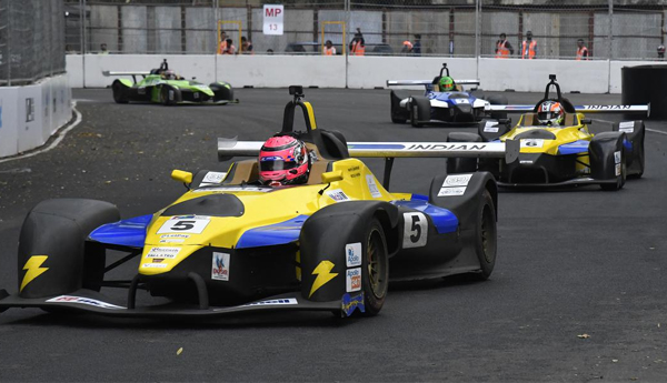 The-start-of-the-Formula-E-car-qualifying-race