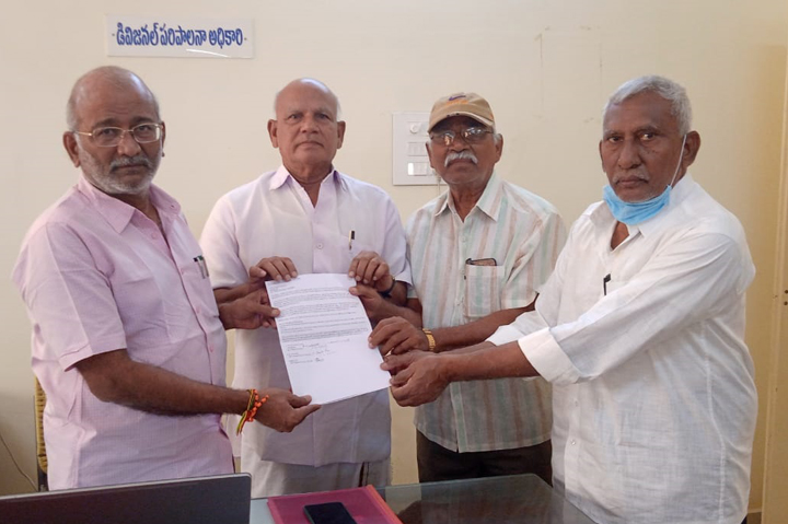 ఆక్రమిత భూమిని స్వాధీనం చేసుకోవాలి