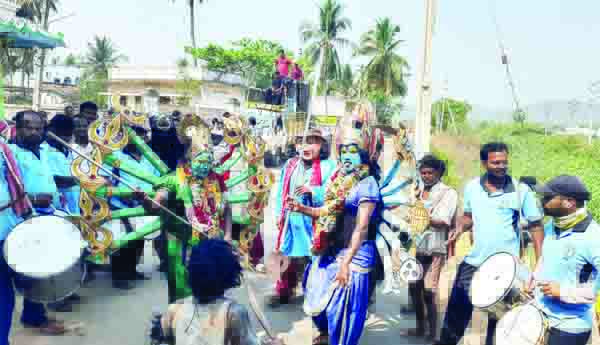 ఆకట్టుకున్న శక్తి వేషాలు