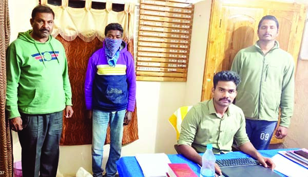 అక్రమంగా సారా తరలిస్తున్న యువకుడు అరెస్టు